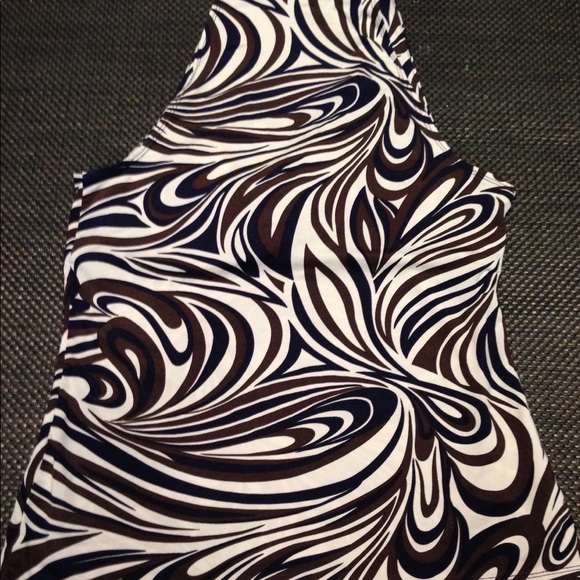 I.N.C- Size M. Sleeveless V neck top. - Picture 3 of 4